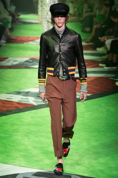 Look 30